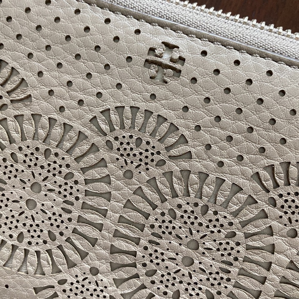 NEVER USED Tory Burch Zoey Perforated Wallet
